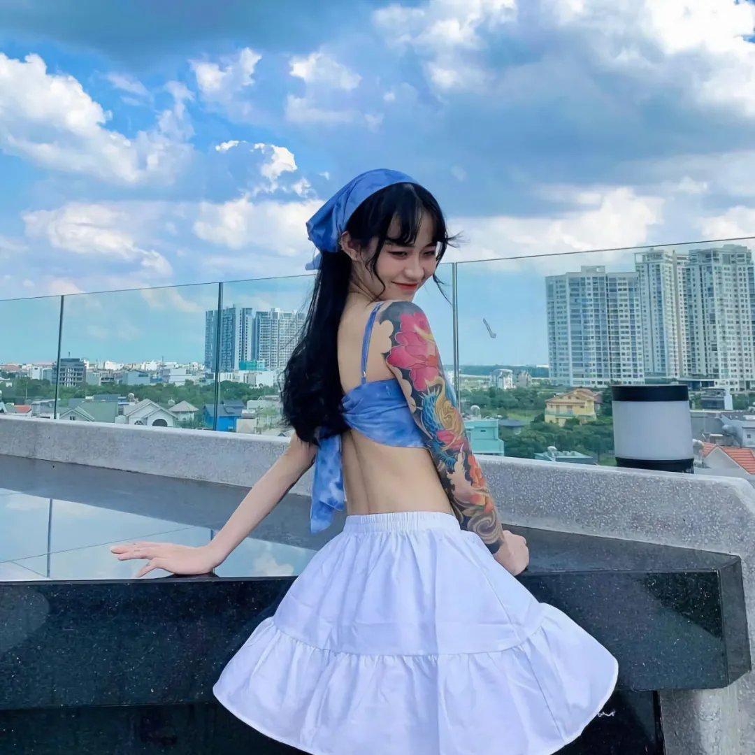 公园长椅上的盖伊与玛德琳